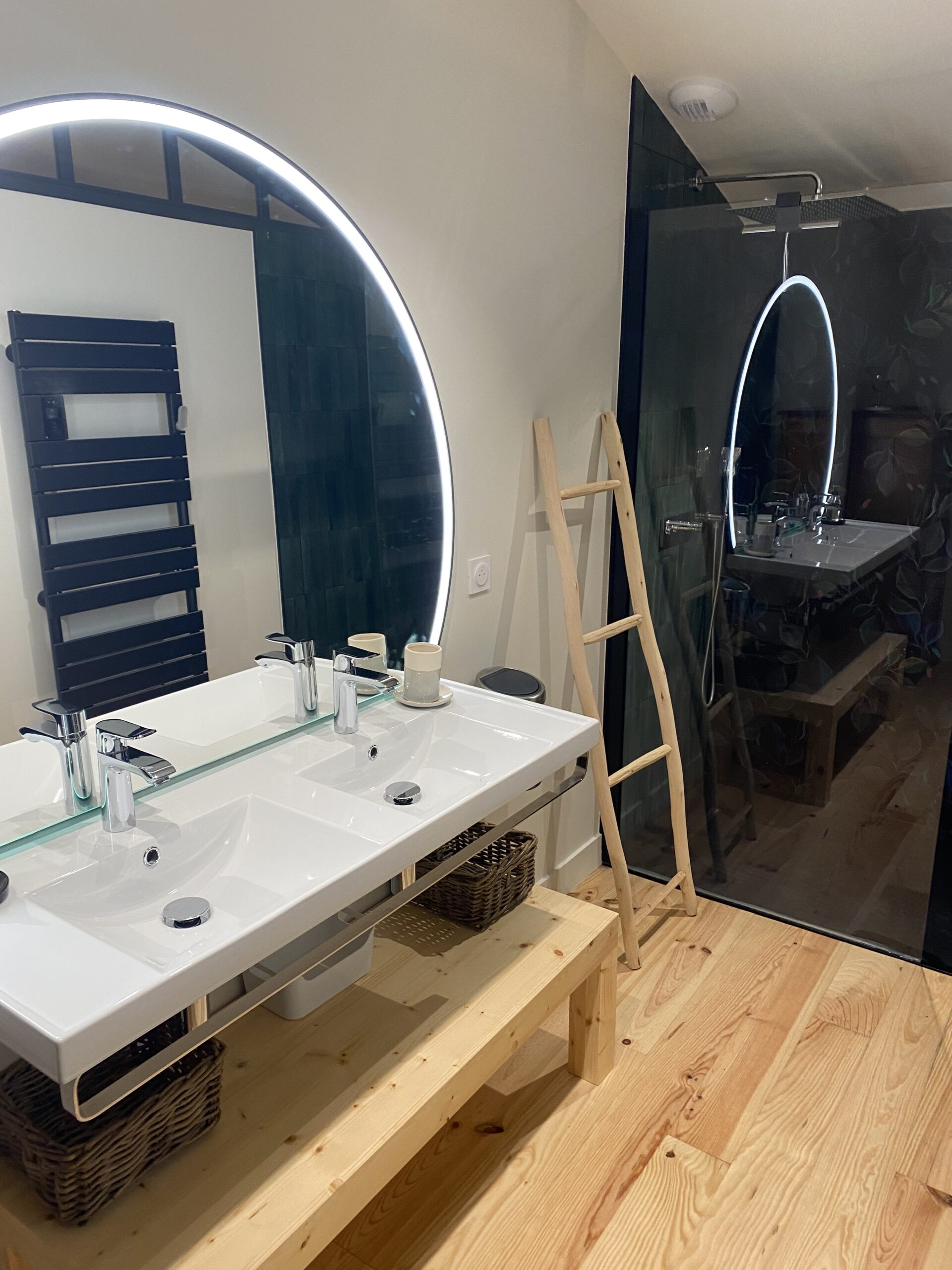 salle de bain, lavabo, miroir